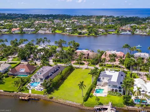 999 Spyglass Ln, Naples, FL 34102 photo 1