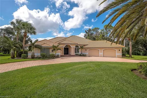 1916 Empress Ct, Naples, FL 34110 photo 2