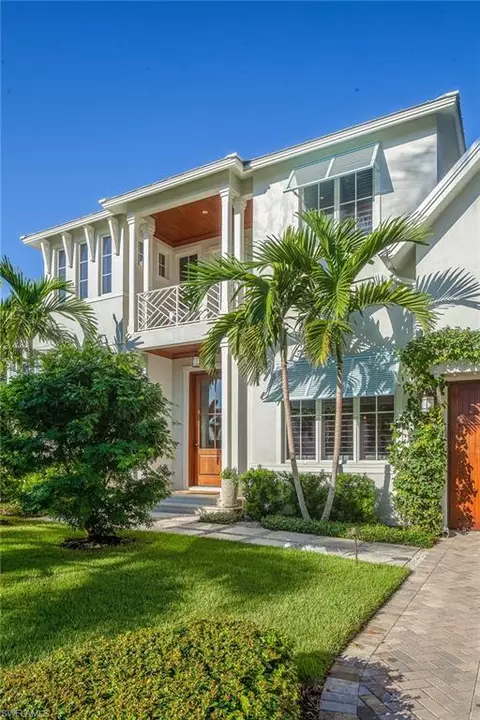 61 5th St N, Naples, FL 34102 photo 3
