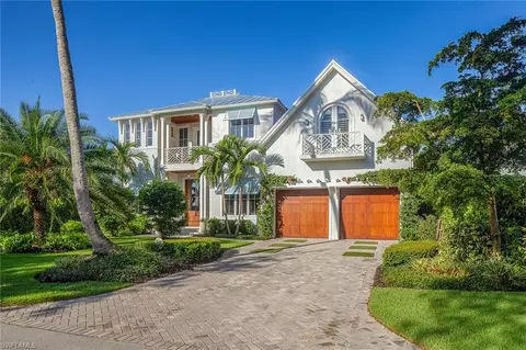 61 5th St N, Naples, FL 34102 photo 1