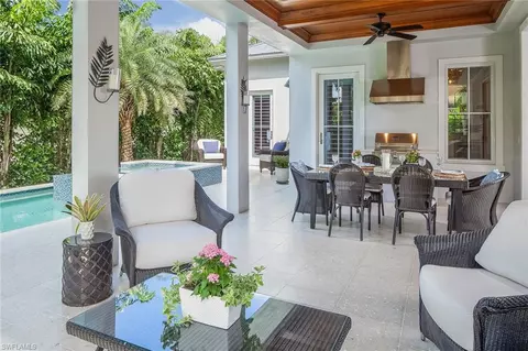 61 5th St N, Naples, FL 34102 photo 9