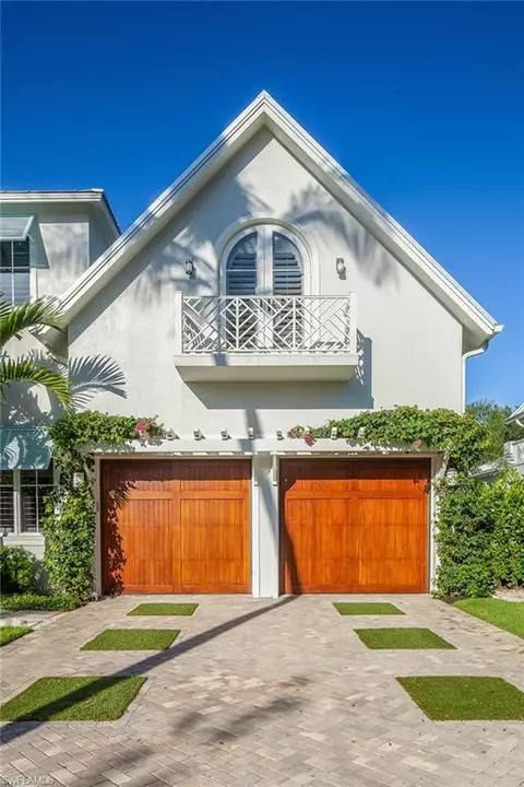 61 5th St N, Naples, FL 34102 photo 2