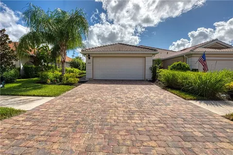 8462 Karina Ct, Naples, FL 34114 photo 2