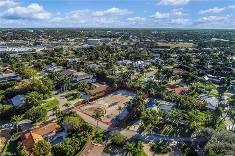 720 Willowhead Dr, Naples, FL 34103 photo 2