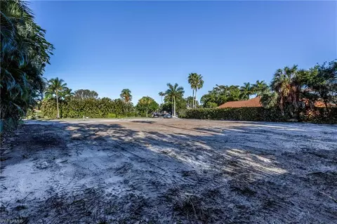 720 Willowhead Dr, Naples, FL 34103 photo 8