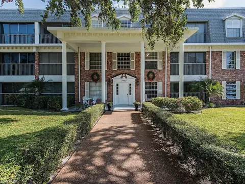 1900 Alamanda Dr #107, Naples, FL 34102 photo 2