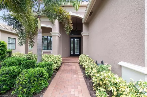 3204 Pacific Dr, Naples, FL 34119 photo 2
