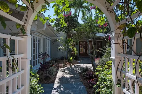340 7th Ave N, Naples, FL 34102 photo 2