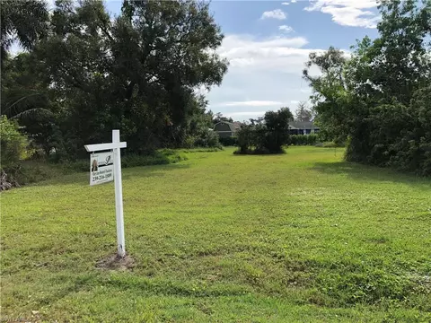 5256 Maple Ln, Naples, FL 34113 photo 1