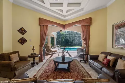 934 Tivoli Ct, Naples, FL 34104 photo 3