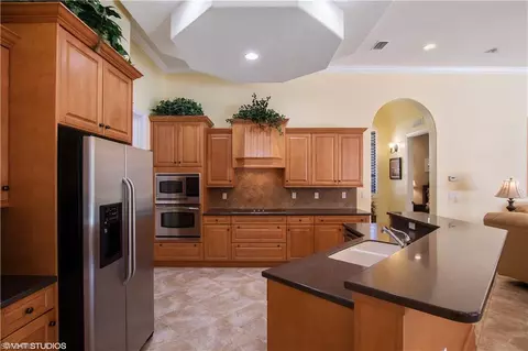 934 Tivoli Ct, Naples, FL 34104 photo 4