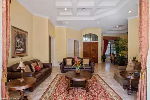 934 Tivoli Ct, Naples, FL 34104 photo 2