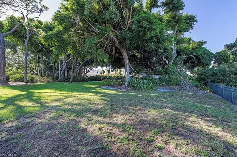 585 3rd St N, Naples, FL 34102 photo 9