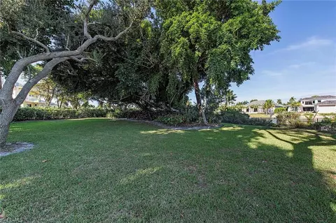 585 3rd St N, Naples, FL 34102 photo 7