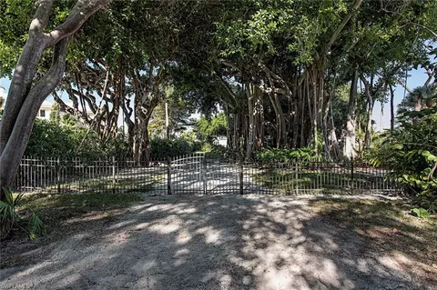 585 3rd St N, Naples, FL 34102 photo 6