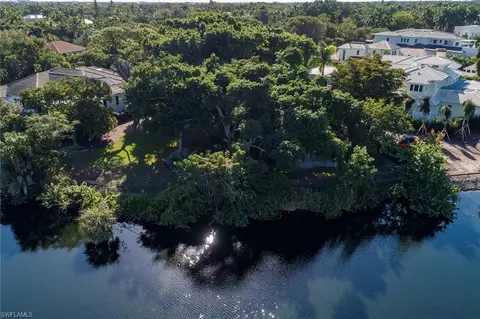 585 3rd St N, Naples, FL 34102 photo 5