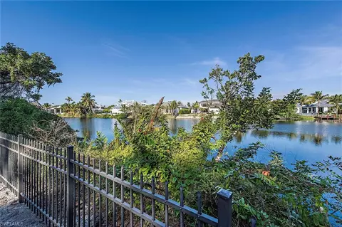 585 3rd St N, Naples, FL 34102 photo 8