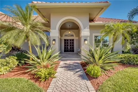 4723 Oak Leaf Dr, Naples, FL 34119 photo 4