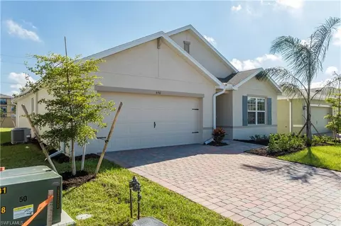 662 Hadley St E, Naples, FL 34104 photo 4