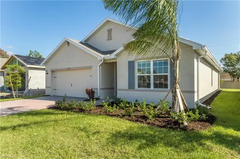 662 Hadley St E, Naples, FL 34104 photo 3