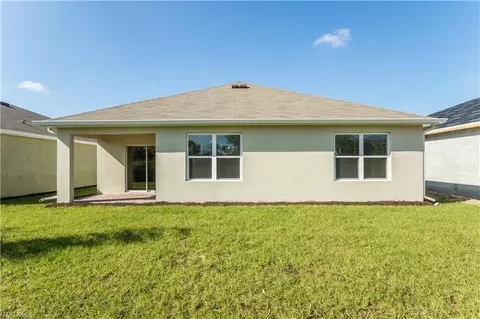 662 Hadley St E, Naples, FL 34104 photo 5