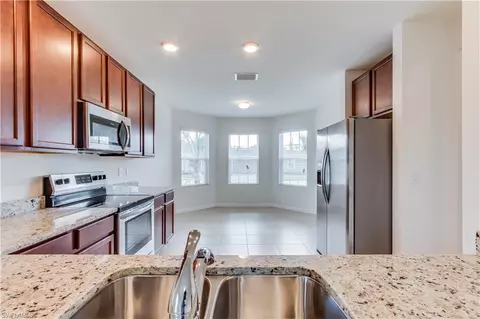 654 Wickham St, Naples, FL 34104 photo 3