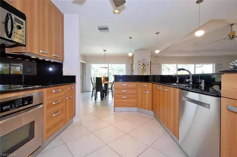 265 Stonegate Ct, Naples, FL 34119 photo 6