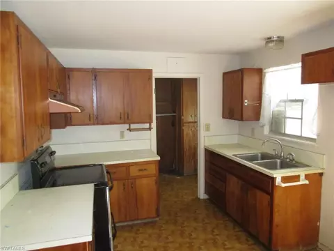 3020 Barrett Ave, Naples, FL 34112 photo 5