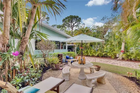 732 Myrtle Ter, Naples, FL 34103 photo 5