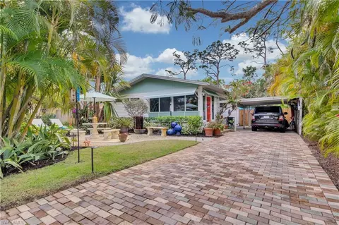 732 Myrtle Ter, Naples, FL 34103 photo 2