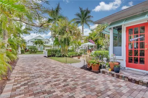 732 Myrtle Ter, Naples, FL 34103 photo 4