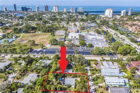 732 Myrtle Ter, Naples, FL 34103 photo 3