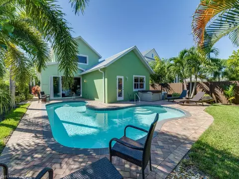 731 Myrtle Ter, Naples, FL 34103 photo 3