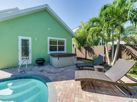 731 Myrtle Ter, Naples, FL 34103 photo 4
