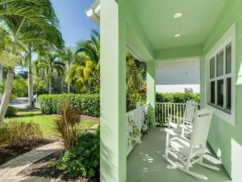 731 Myrtle Ter, Naples, FL 34103 photo 2
