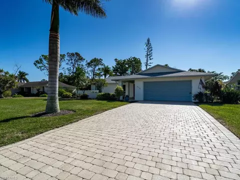 678 Pompano Dr, Naples, FL 34110 photo 1
