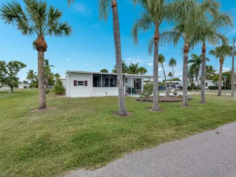 1789 Beverly Dr, Naples, FL 34114 photo 2