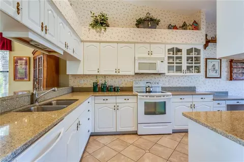 446 Countryside Dr, Naples, FL 34104 photo 9