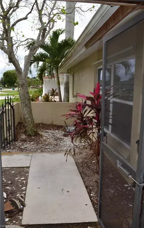 2995 43rd St SW, Naples, FL 34116 photo 3