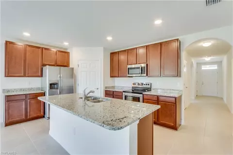 684 Hadley St E, Naples, FL 34104 photo 3