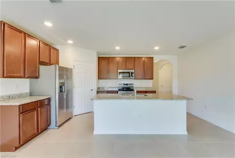 684 Hadley St E, Naples, FL 34104 photo 4