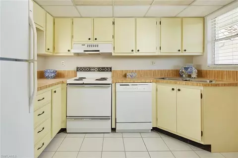 49 High Point Cir S #304, Naples, FL 34103 photo 8