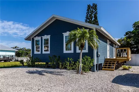 105 Hilo St W, Naples, FL 34113 photo 8