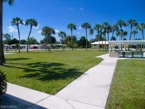 33 Henderson Dr, Naples, FL 34114 photo 14