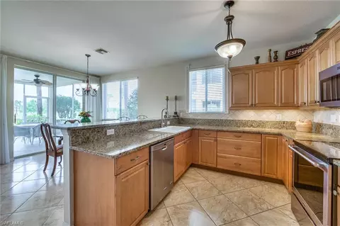 8460 Southbridge Dr #4, Fort Myers, FL 33967 photo 12
