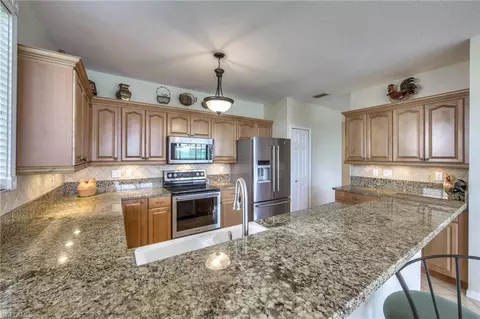 8460 Southbridge Dr #4, Fort Myers, FL 33967 photo 11