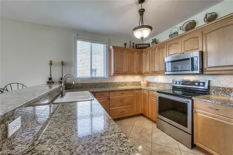 8460 Southbridge Dr #4, Fort Myers, FL 33967 photo 10