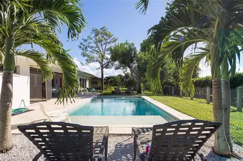 417 Cypress Way E, Naples, FL 34110 photo 2