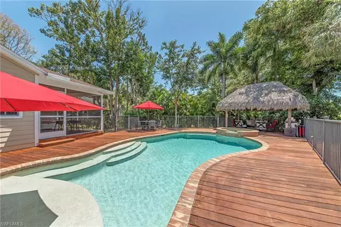 512 Chatham Cir, Naples, FL 34110 photo 3