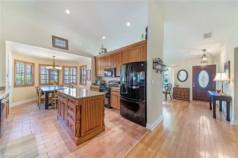 512 Chatham Cir, Naples, FL 34110 photo 6